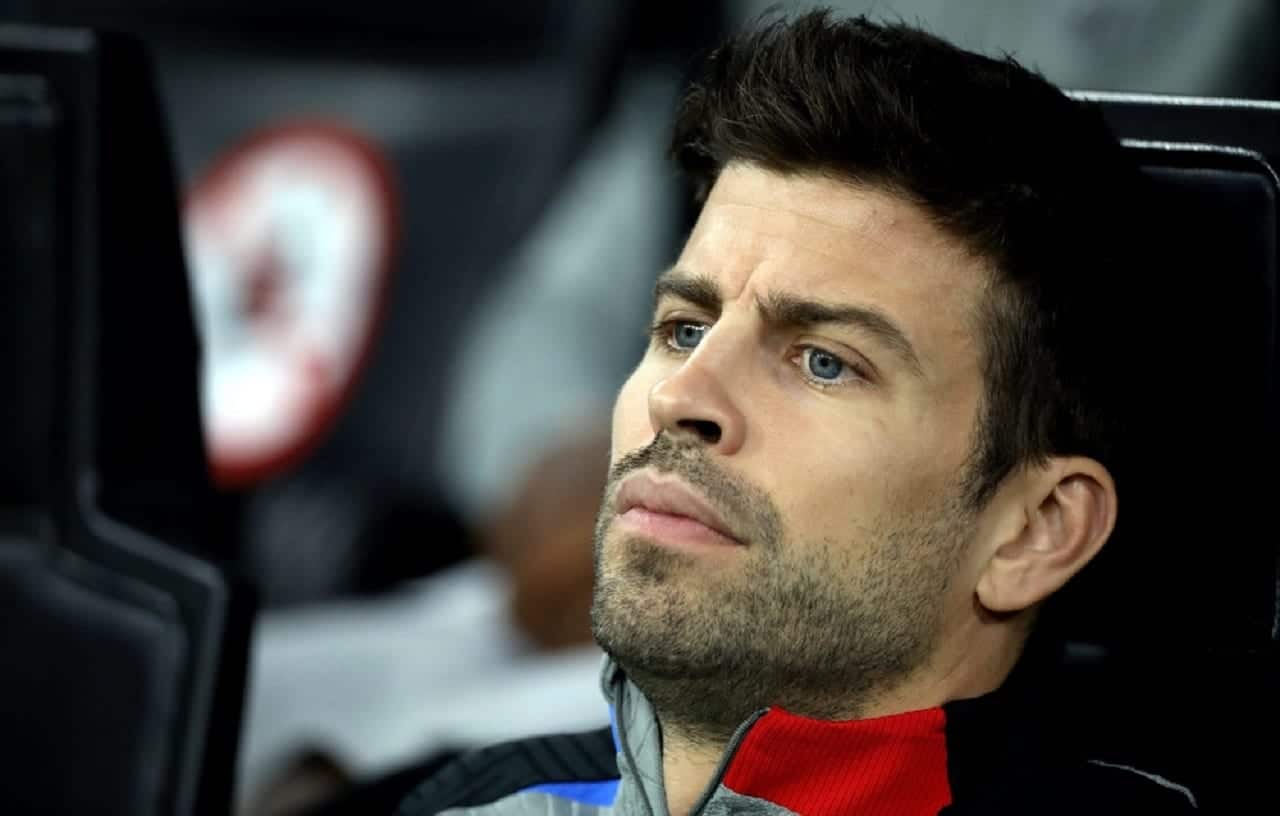 Imagem do rosto do Piqué, com uma feição tensa.