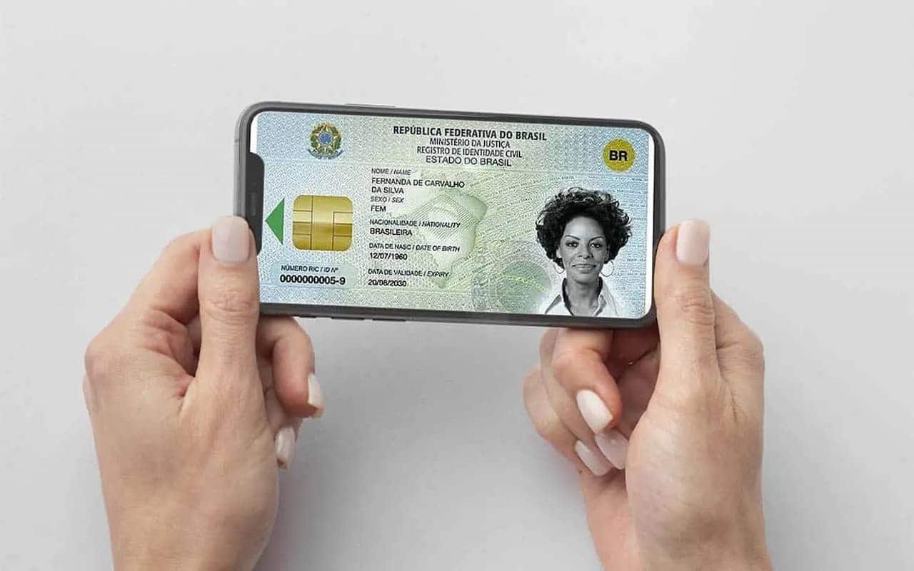 Novo RG na tela de um celular