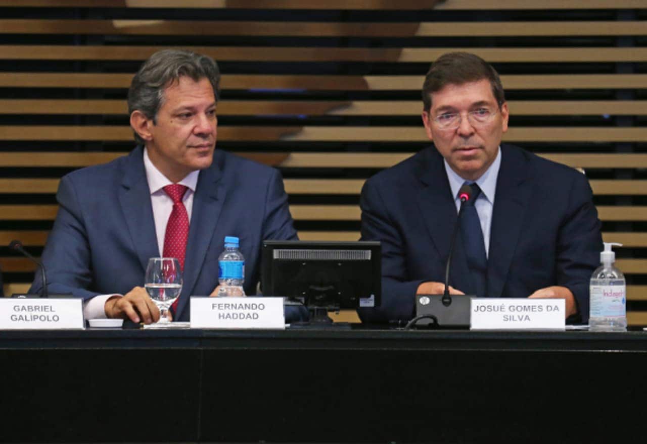 Fernando Haddad ao lado do presidente da Fiesp, Josue Gomes
