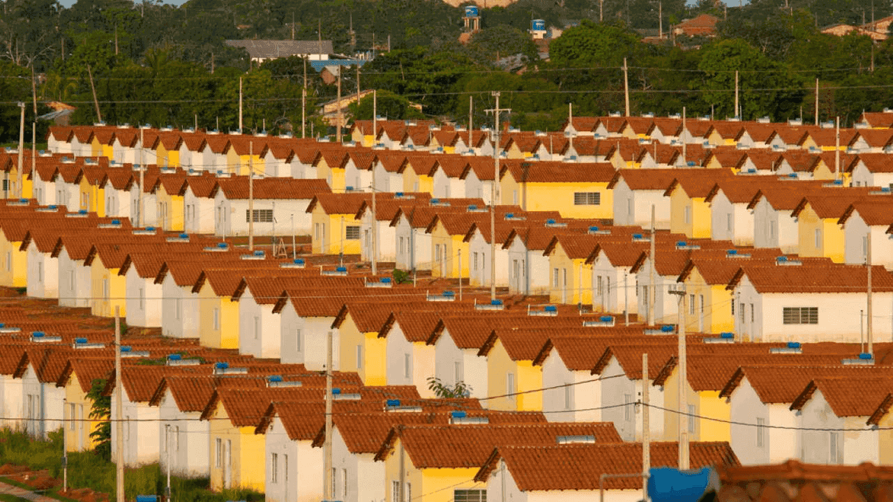 Imagem com um conjunto de casas.
