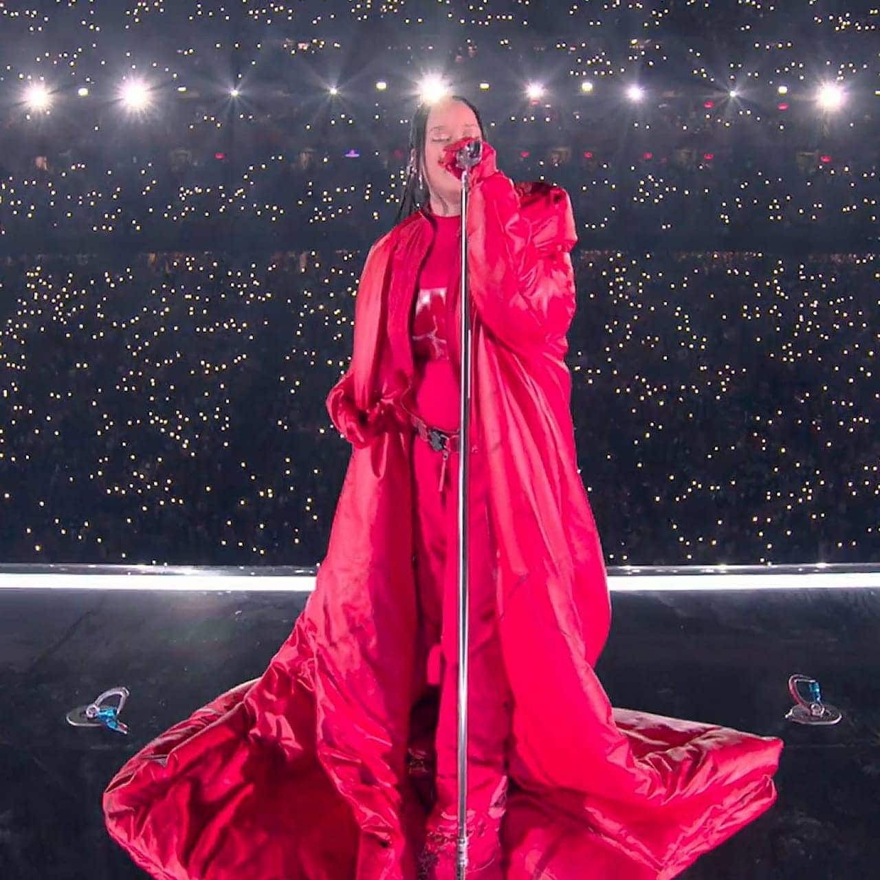 Rihanna em performance do halftime do Super Bowl