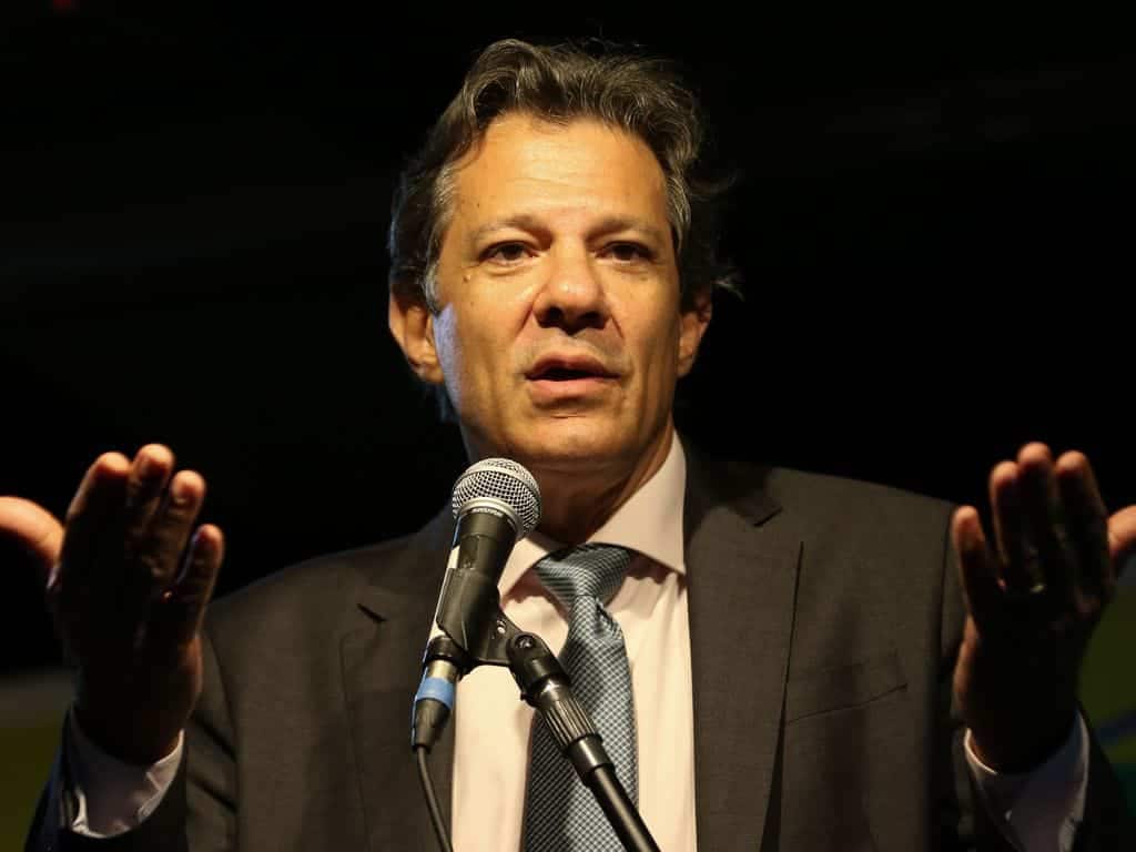 Fernando Haddad discursa sobre novo programa do governo que ajudará endividados