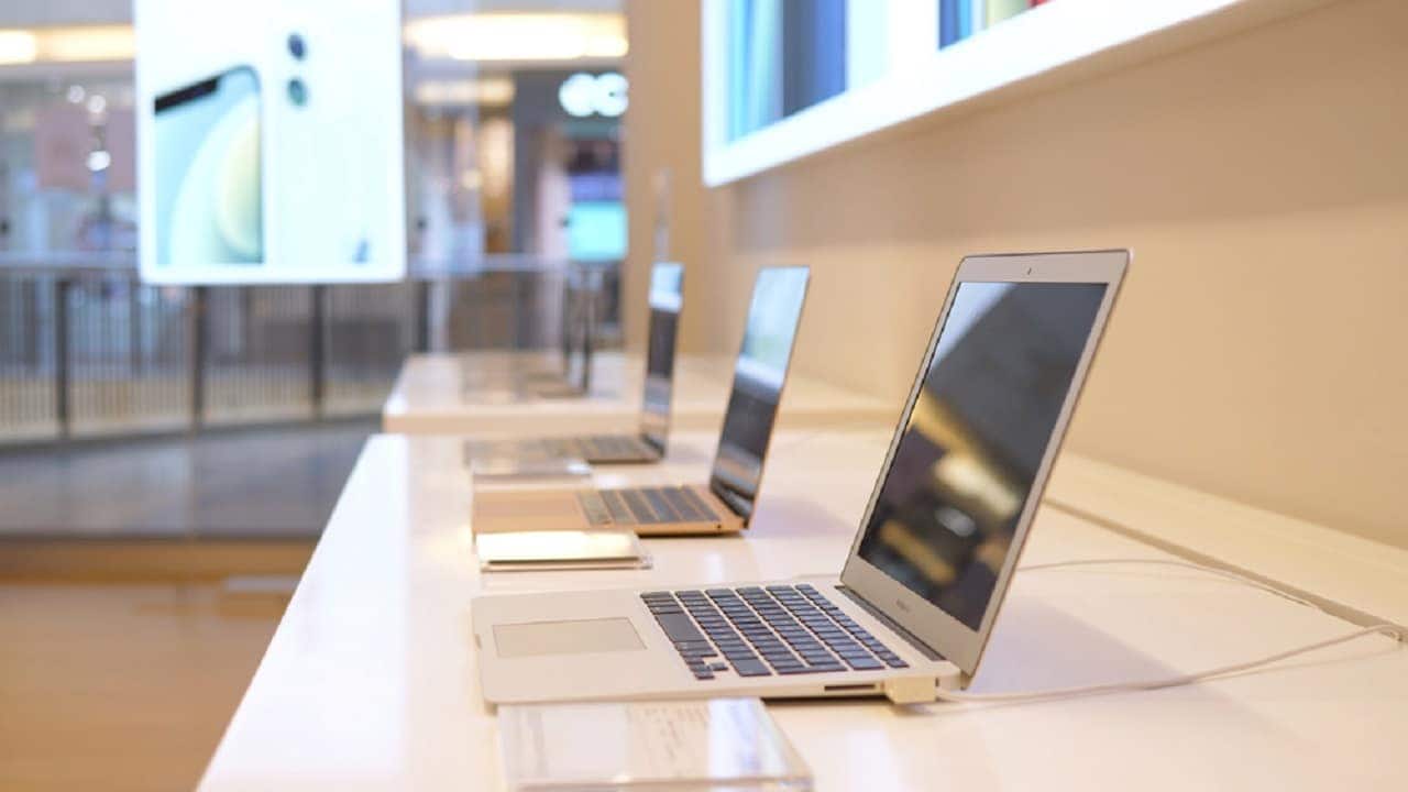 Imagem de um exposição de notebooks