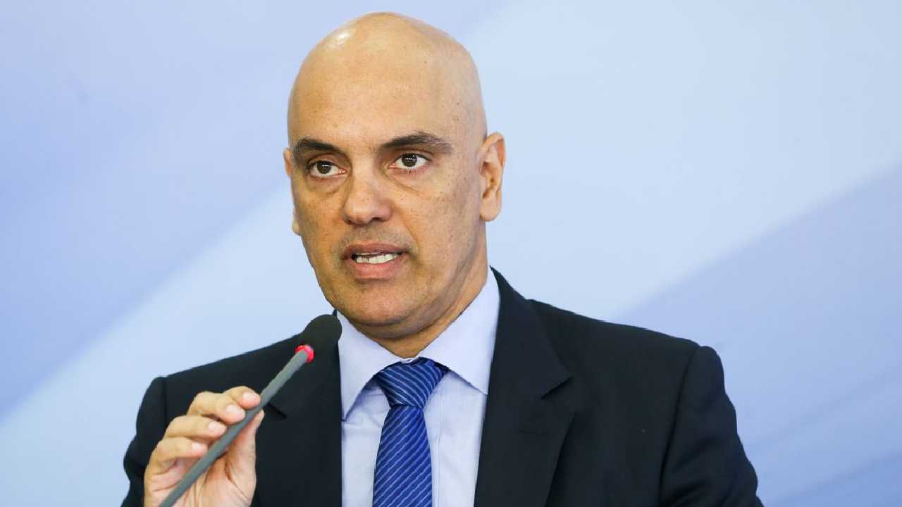 Ministro Alexandre de Moraes participou da votação para liberar linguagem neutra nas escolas