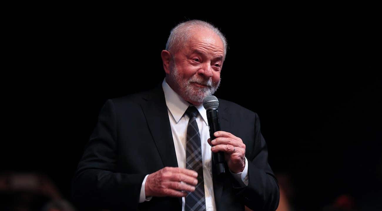 Lula discursando