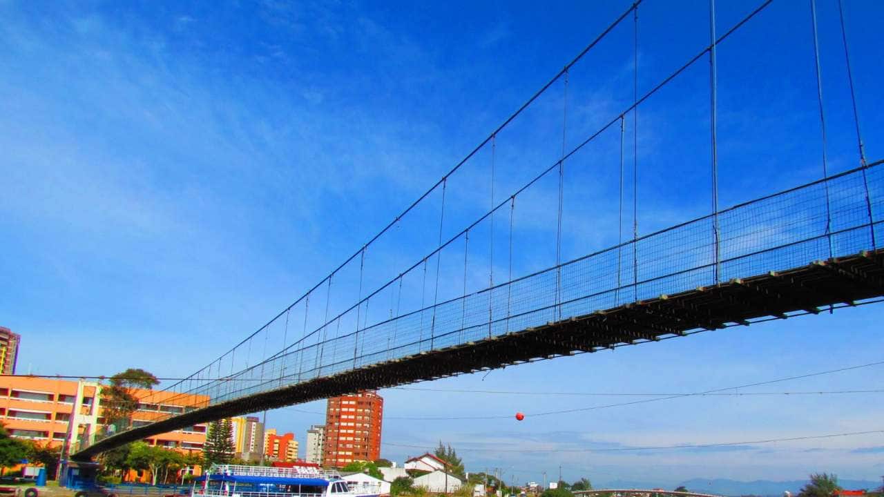 imagem de ponte do Rio Mampituba que liga Torres (RS) e Passo de Torres (SC)