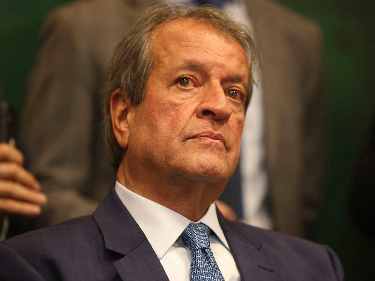Valdemar Costa Neto com expressão séria