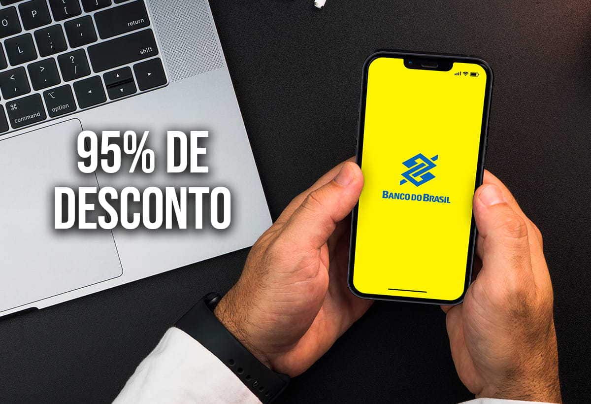 Celular aberto no aplicativo do Banco do Brasil