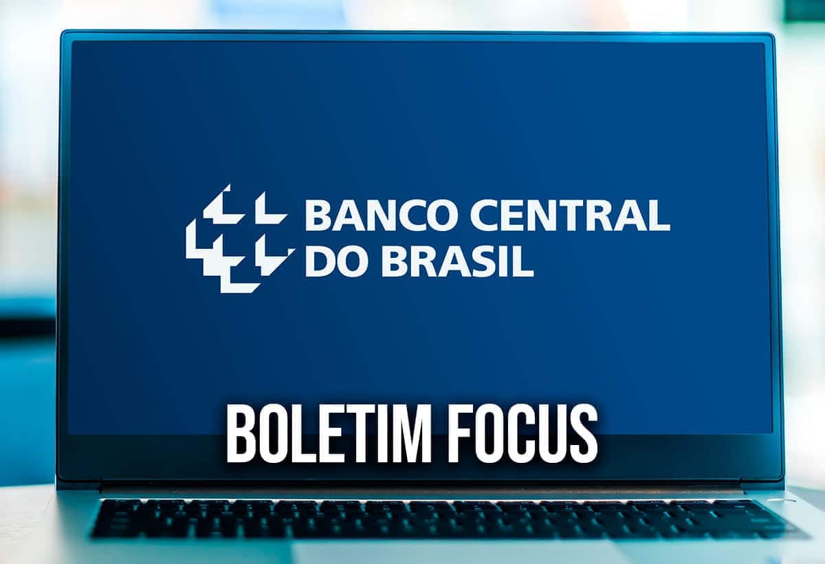 Tela azul com a logo do Banco Central do Brasil e Boletim Focus escrito na parte de baixo