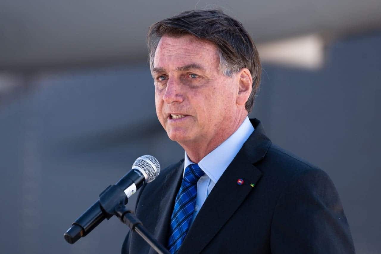 Bolsonaro discursando.