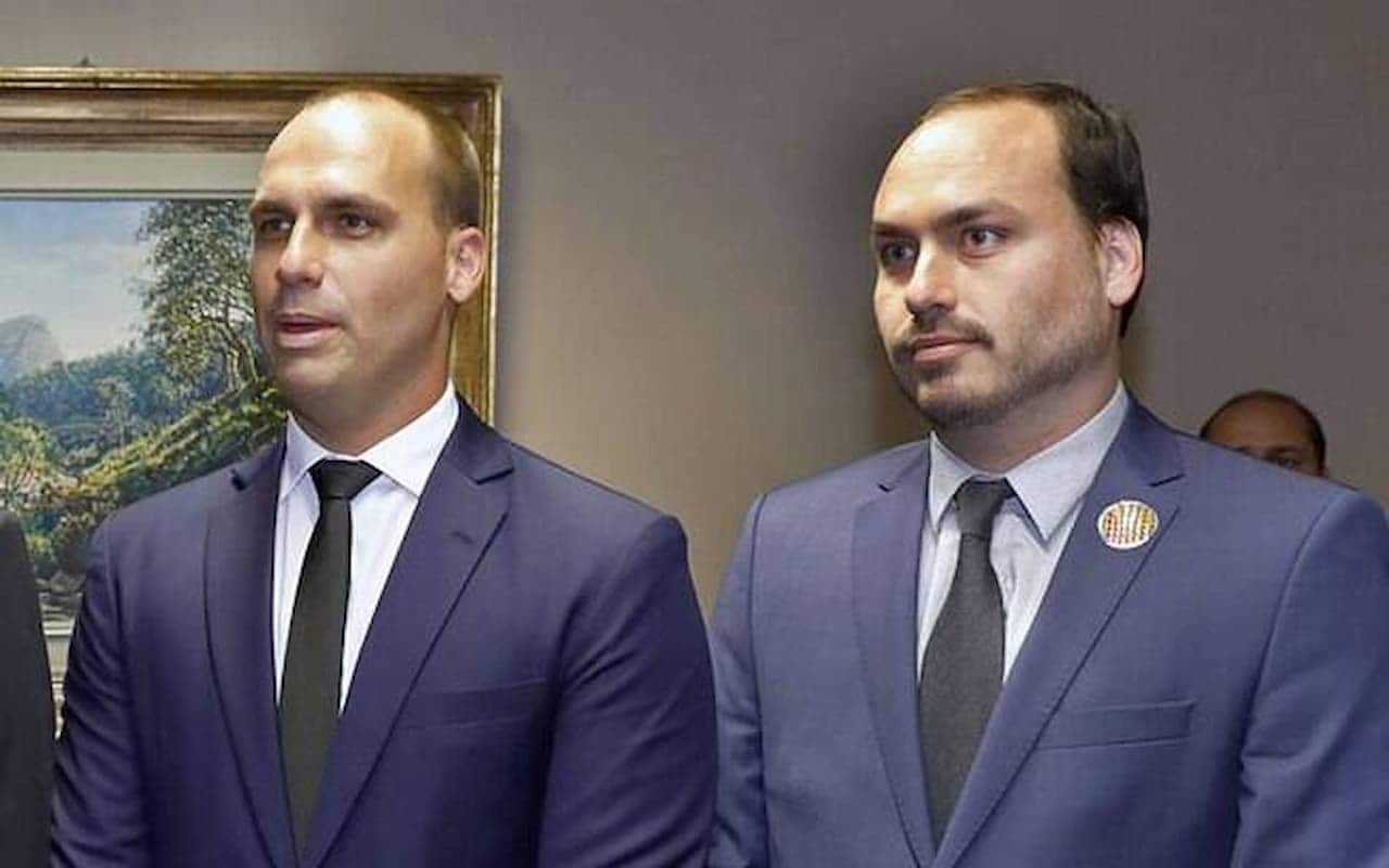 Carlos e Eduardo Bolsonaro