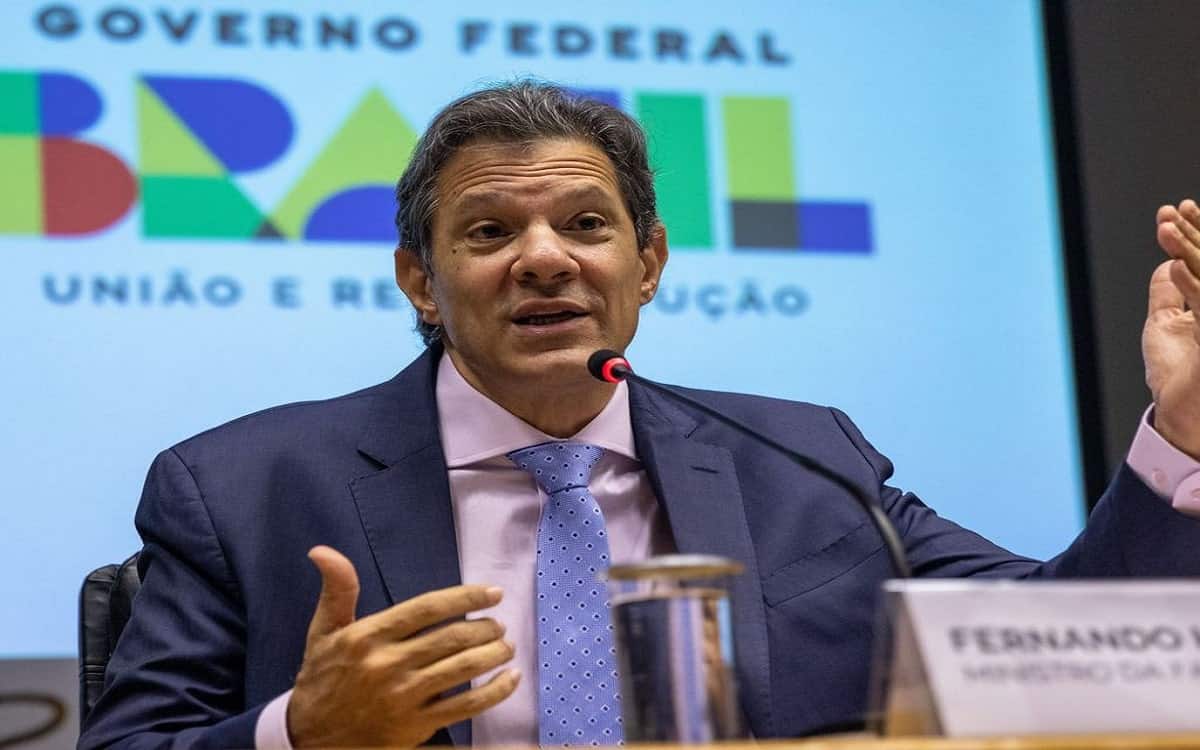 Ministro Fernando Haddad explicando o novo arcabouço fiscal