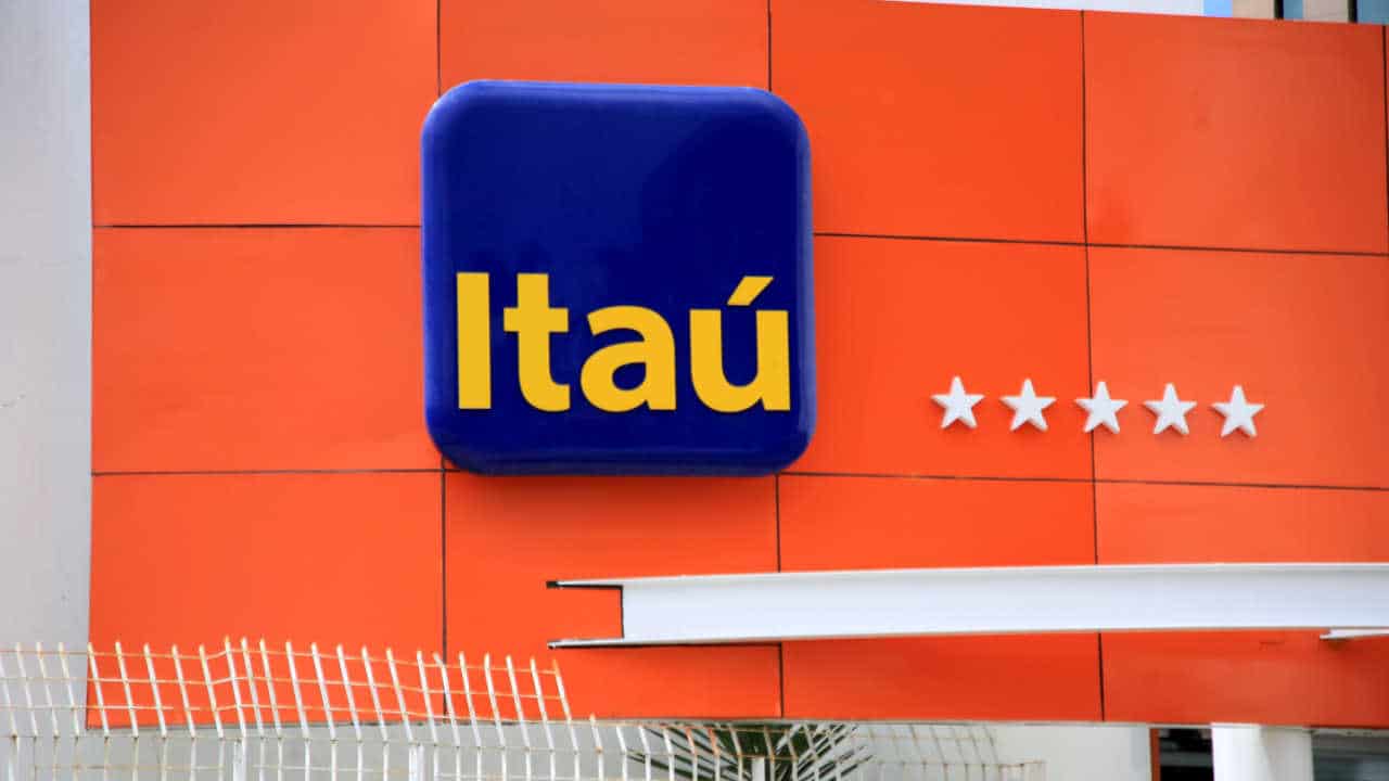 Fachada do banco Itaú