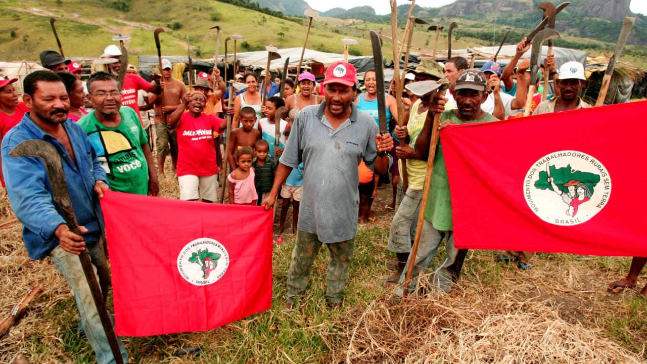 integrantes do MST durante invasão em fazenda do Itamaraju-BA em 2009