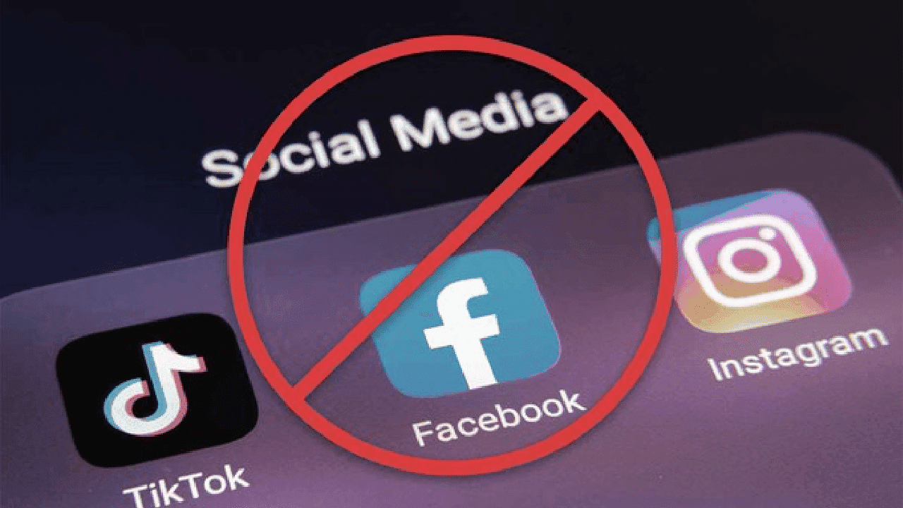 Instagram Facebook e TikTok abertos e celular