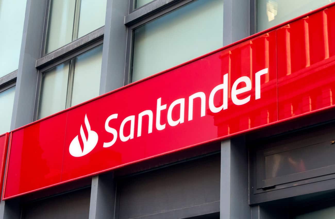 Fachada de uma agência do banco Santander