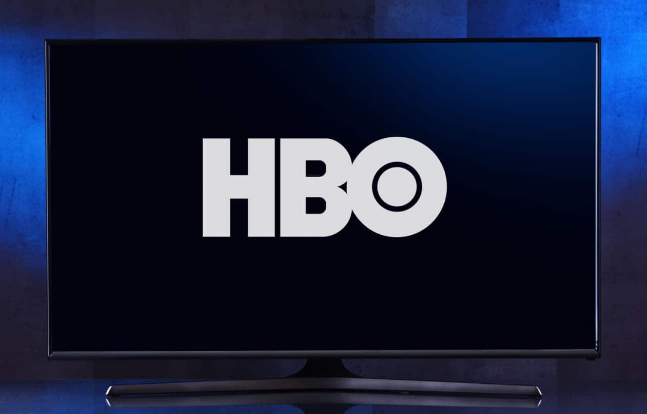 TV com logo da HBO