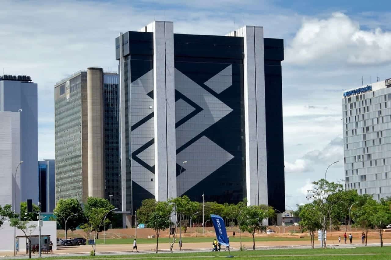 Prédio da sede do Banco do Brasil em Brasília. Fachada exibindo logo da instituição