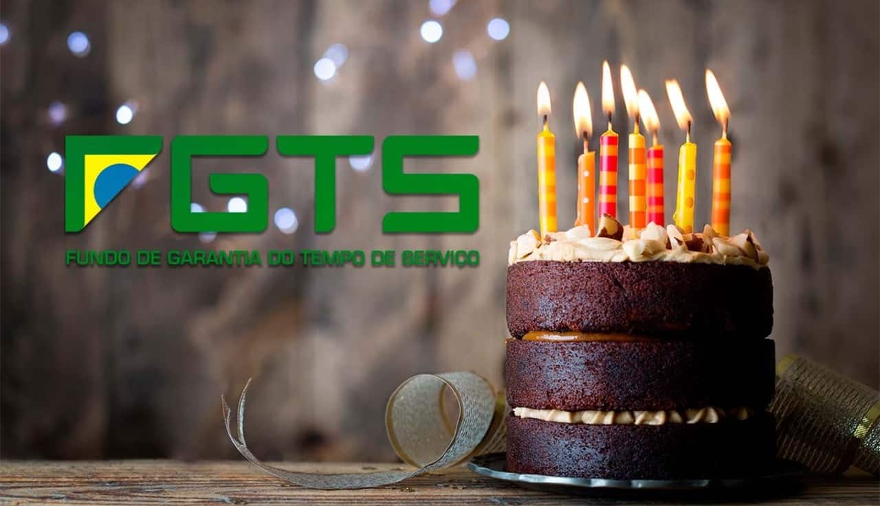 Bolo aniversário velas acesas FGTS