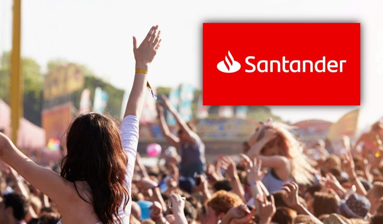 Logo do Santander inserido na parte superior da foto que mostra pessoas curtindo um festival