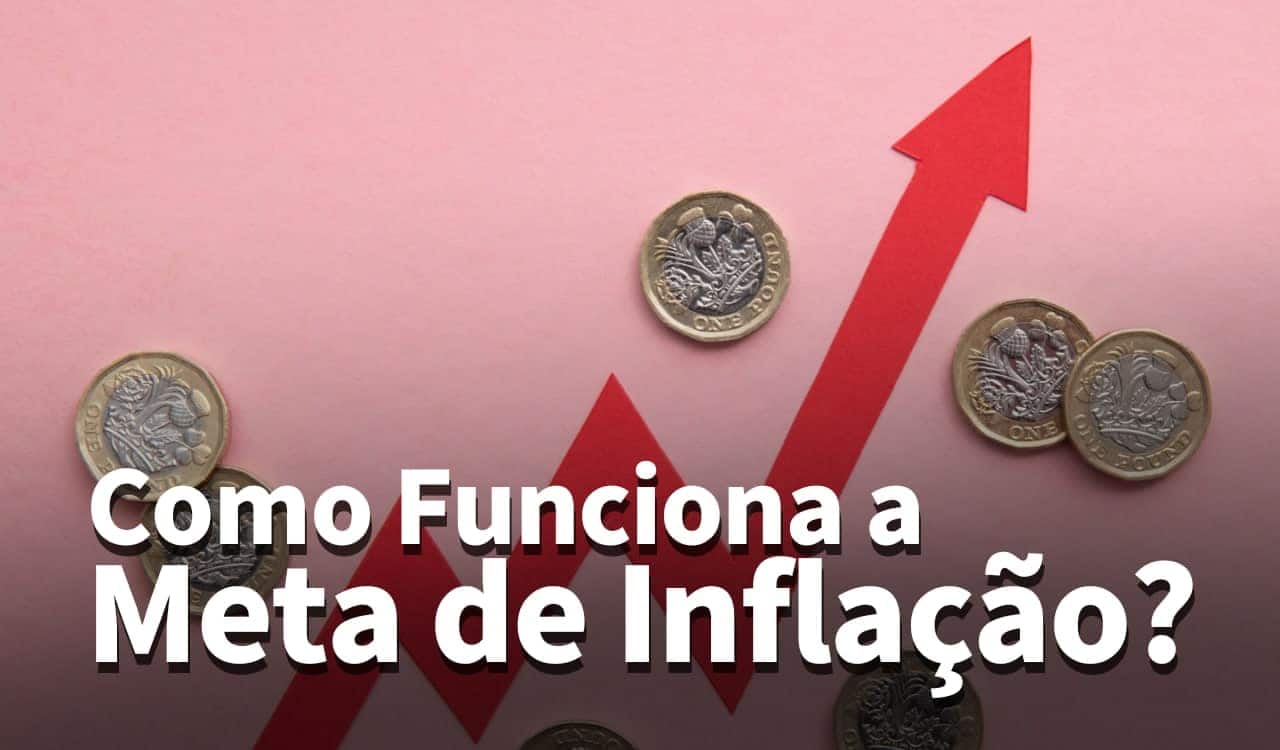 Moedas espalhadas sobre fundo rosa com seta em sentido crescente ao meio