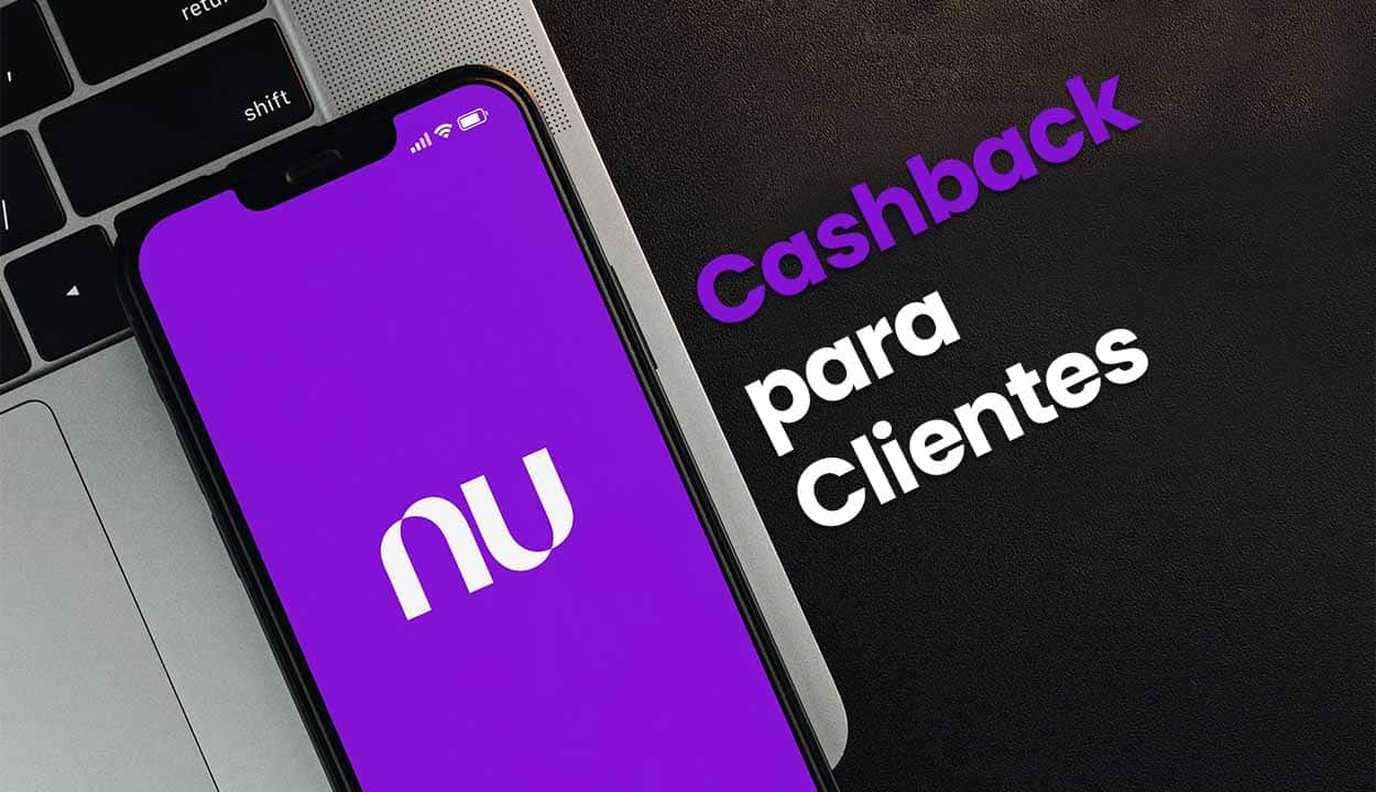 Celular com o Nubank aberto