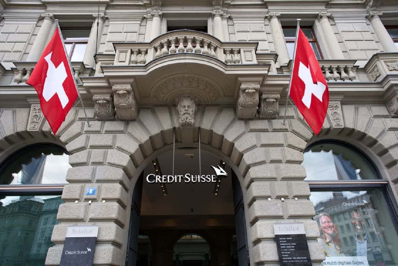 Fachada de um prédio do Credit Suisse