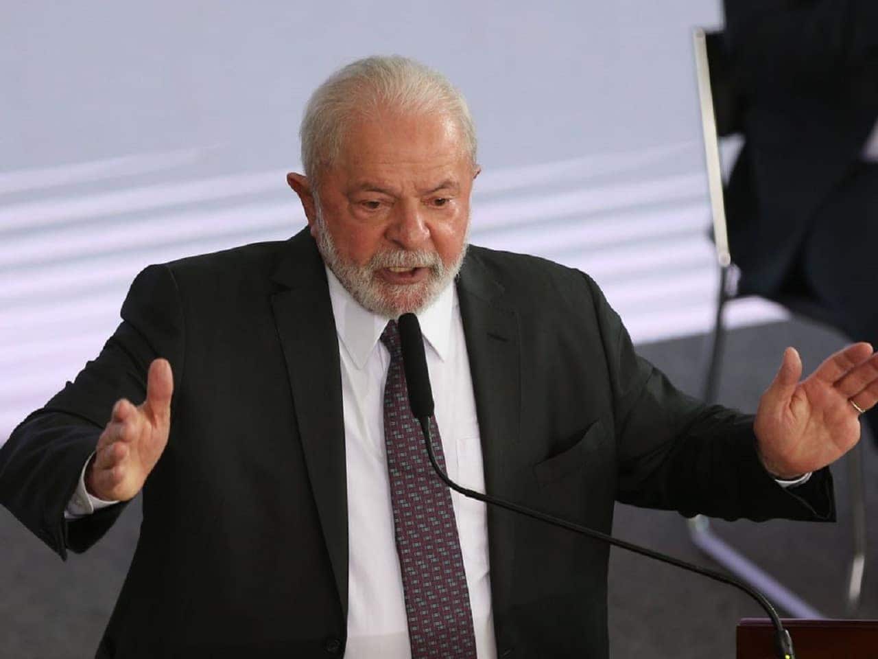 Imagem do presidente da república Lula discursando
