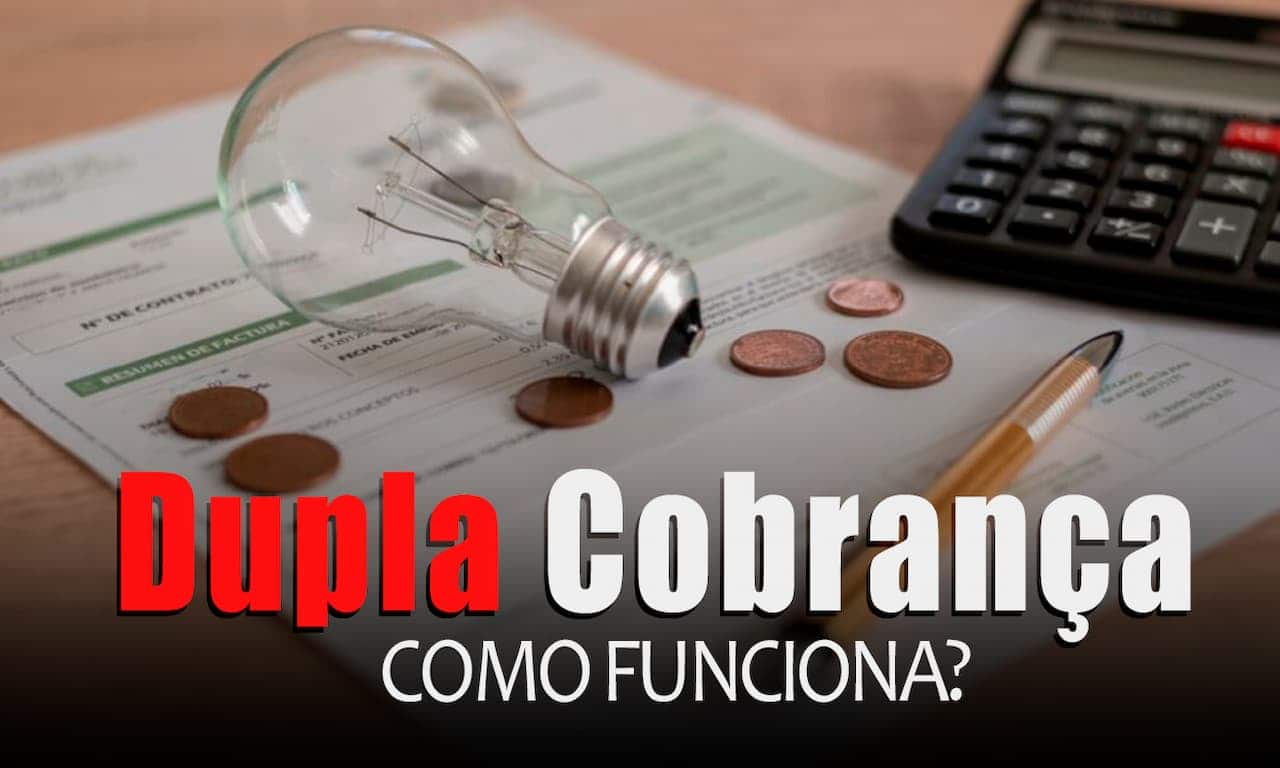Moedas, lâmpada, calculadora e caneta em cima de uma conta de luz