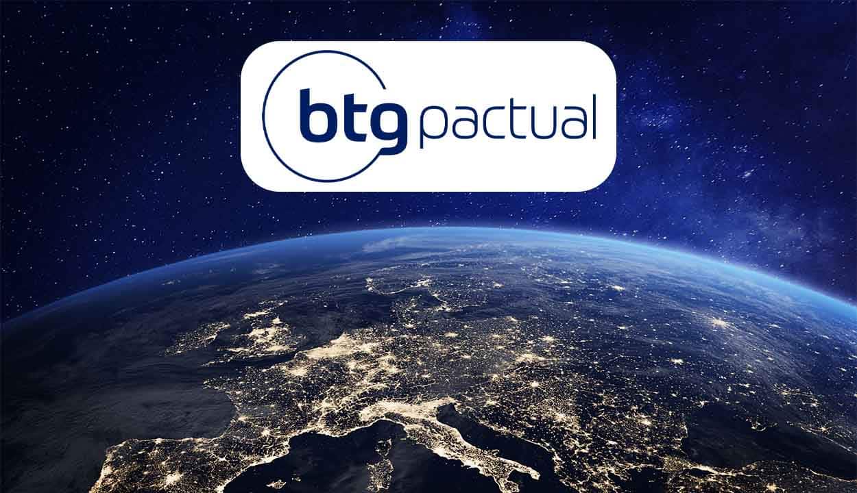 Terra vista do espaço. Logo do BTG Pactual