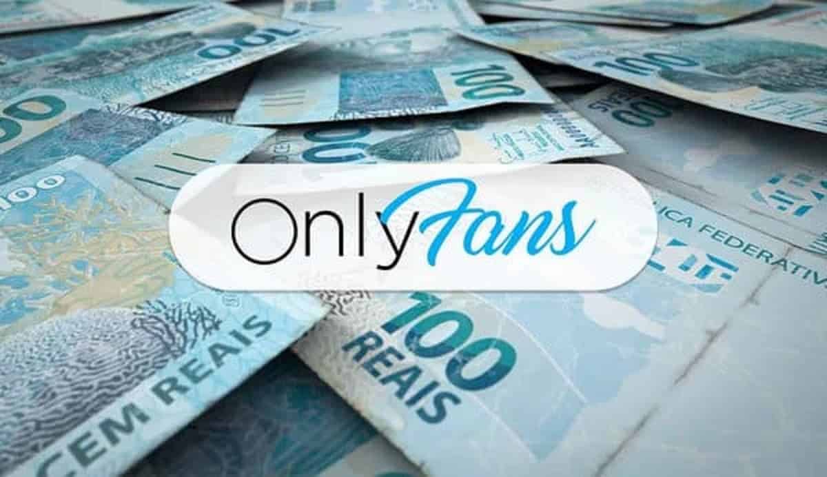 Imagem de várias notas de 100 reais com o símbolo do OnlyFans sobreposto.