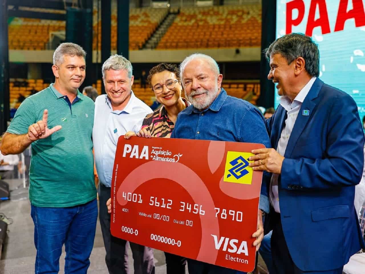 residente da República, Luiz Inácio Lula da Silva, durante cerimônia de relançamento do Programa de Aquisição de Alimentos (PAA), novo programa social do governo.