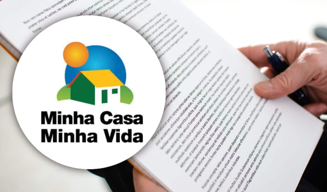 Pessoa segurando uma folha com textos e em frente um círculo branco com o símbolo e o nome do Minha Casa Minha Vida