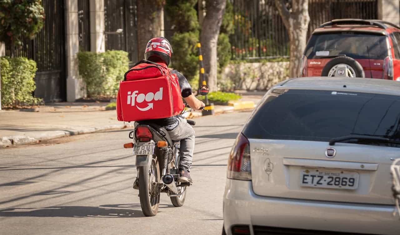 Entregadores do iFood são obrigados a subir?