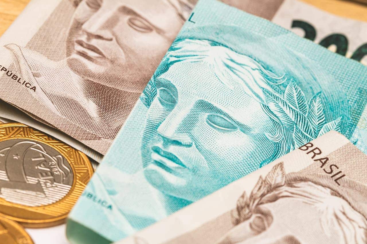 dinheiro brasileiro, notas de diferentes valores