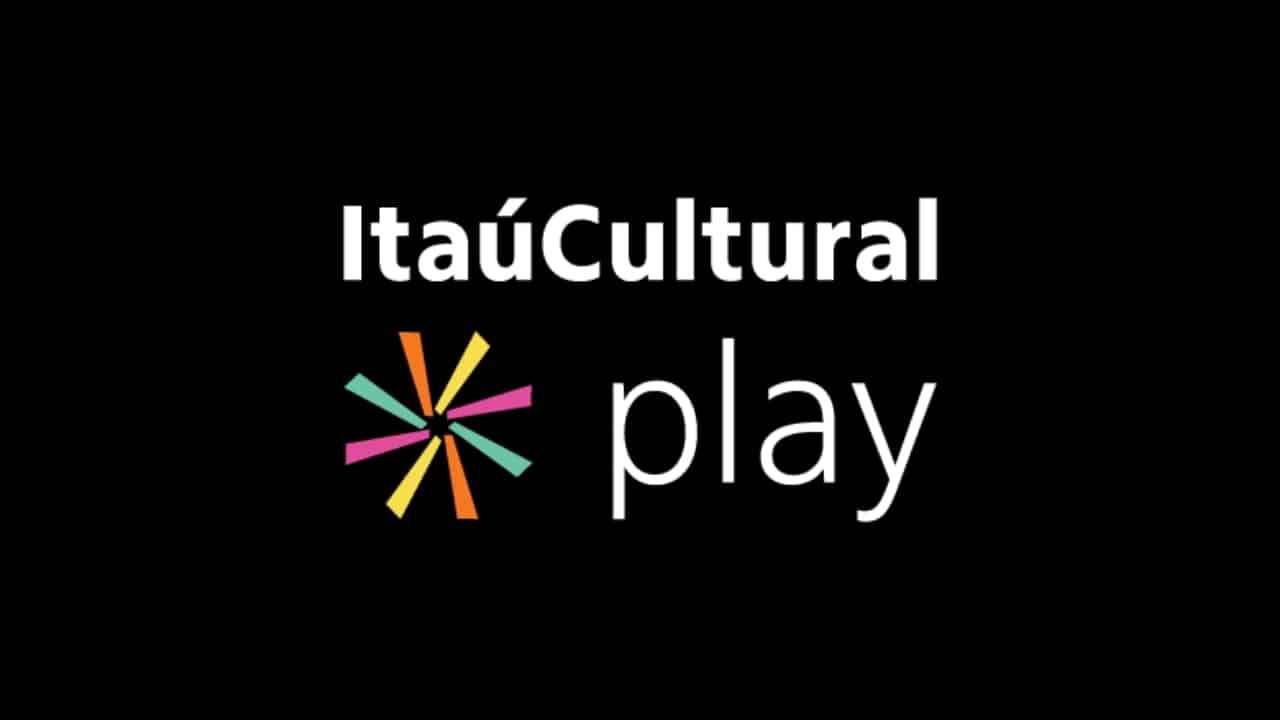 Imagem com fundo preto com a escrita Itaú Cultural Play em evidência