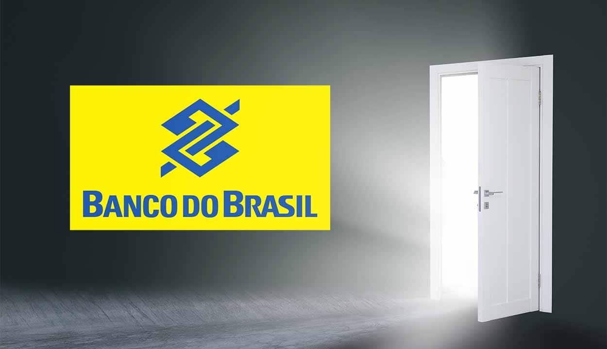 Imagem de uma porta abrindo. Ao lado, o logo do Banco do Brasil