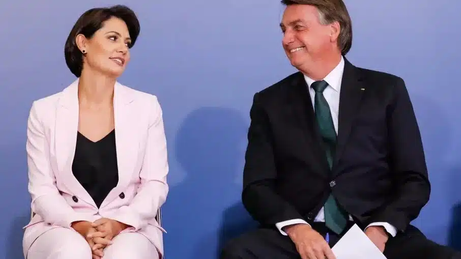 Imagem de Michelle Bolsonaro e Jair Bolsonaro