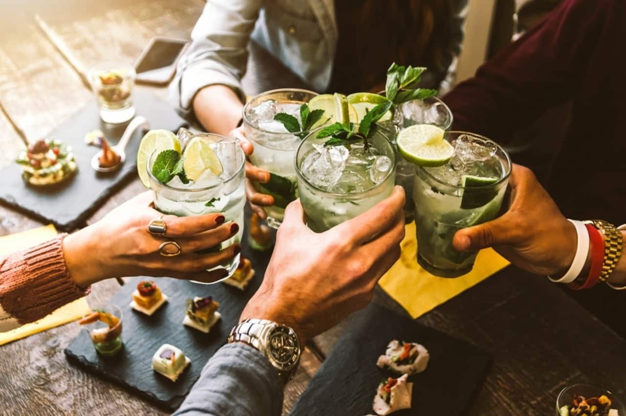 Copos com bebidas