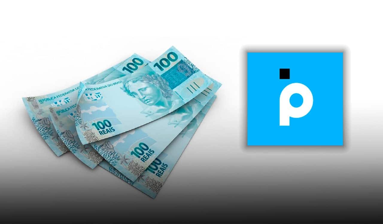 Notas de 100 reais e logo do Banco Pan em um fundo branco