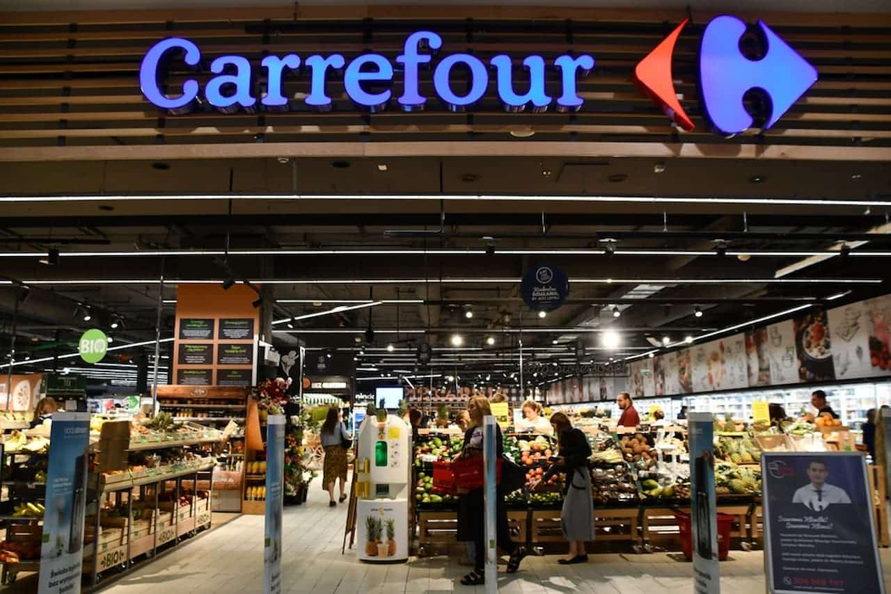 Fachada de uma unidade do supermercado Carrefour