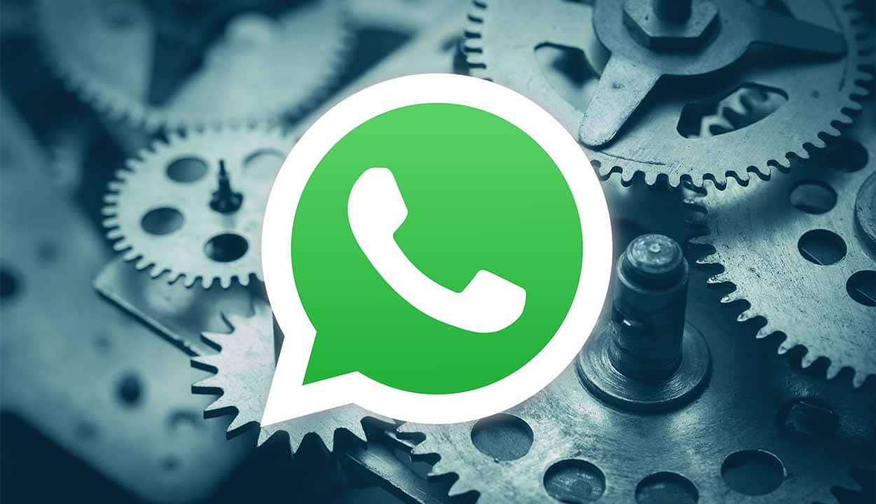 Ao fundo em cinza engrenagens de configurações. E em primeiro plano, em verde o símbolo do WhatsApp.