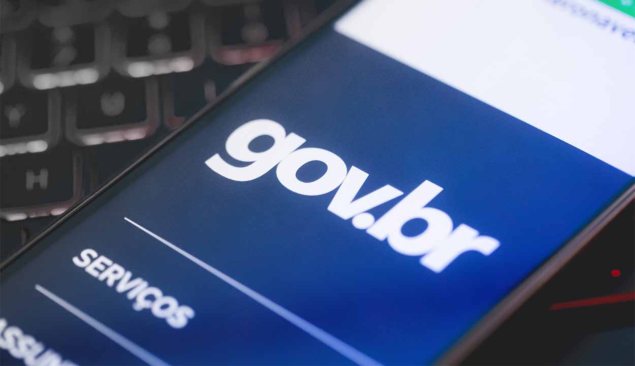 Celular com tela mostrando a plataforma gov.br do Governo Federal