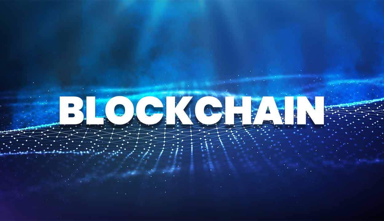 Tela azul com mini pontos interligados e palavra Blockchain no centro