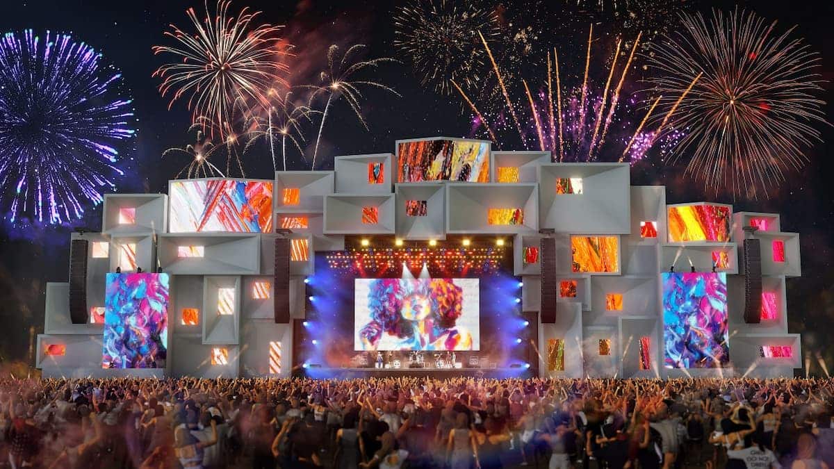 Imagem de uma simulação de um palco do festival The Town, com público, artista e fogos de artifício representados