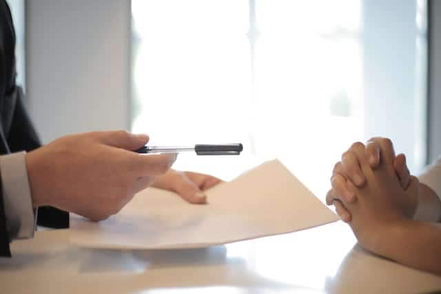 Saiba como utilizar o empréstimo consignado para quitar dívidas e equilibrar as contas
