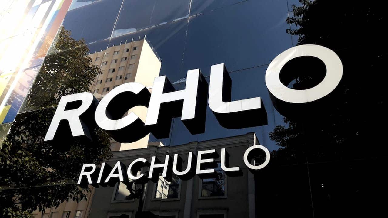 Fachada de uma loja da Riachuelo