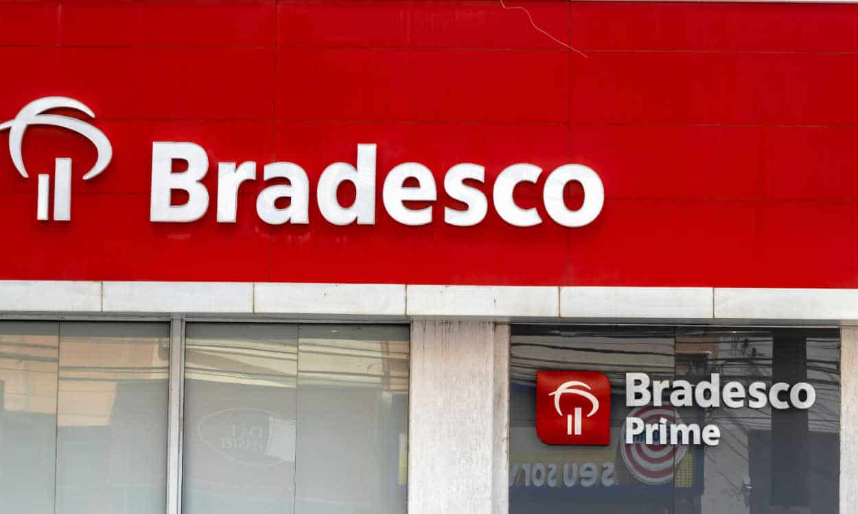 Fachada a agência do Bradesco