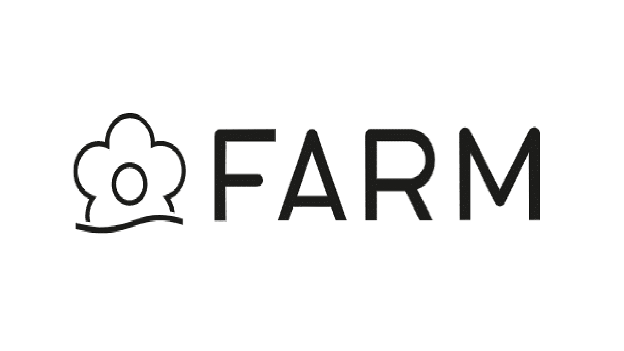 Logotipo da marca FARM diante de fundo branco