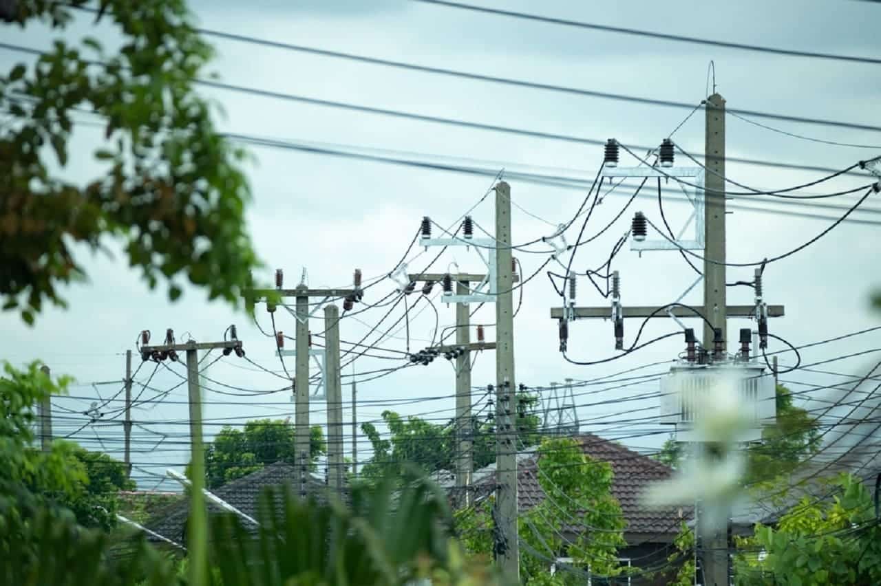Imagem de postes de iluminação aneel